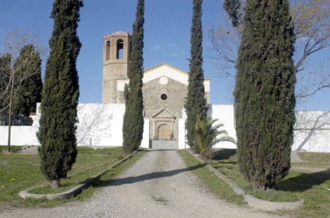 Accés al cementiri municipal