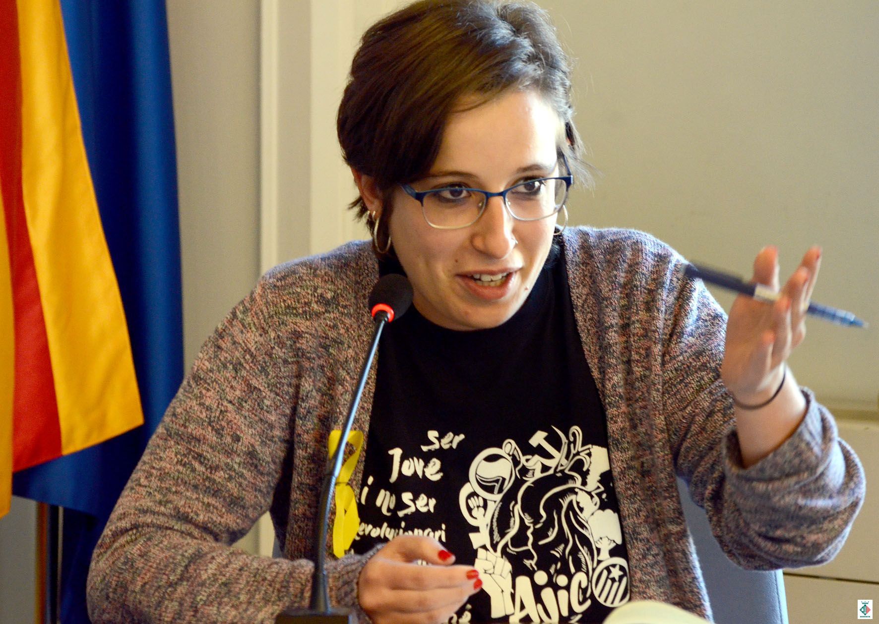 Laura Benseny durant la seva intervenció al ple extraordinari