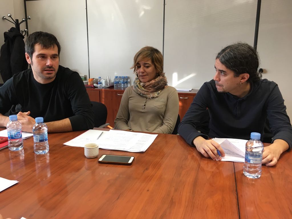 Carles Escolà, Laura Campos i José Maria Oscuna durant la reunió