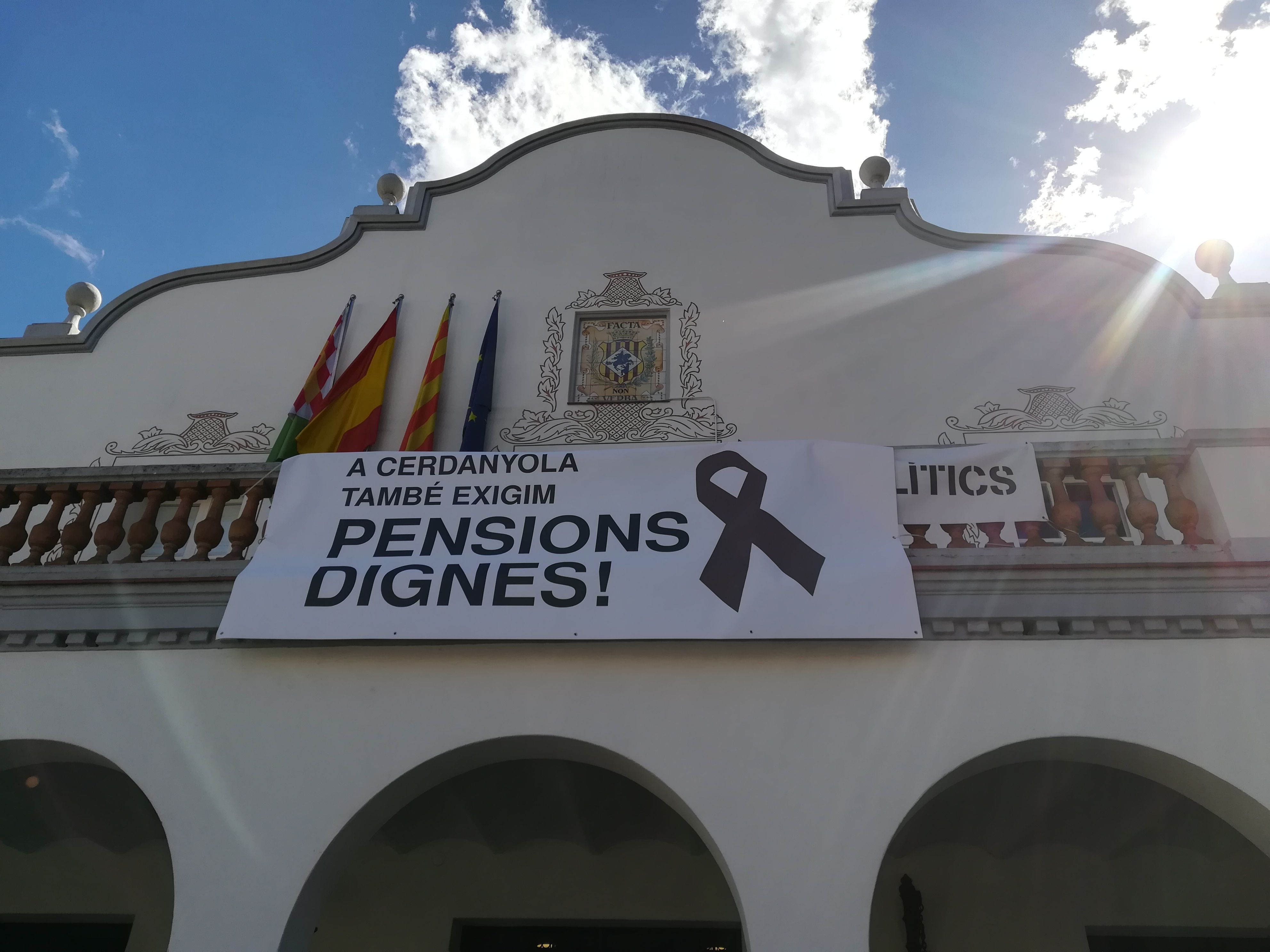 Pancarta demanant pensions dignes