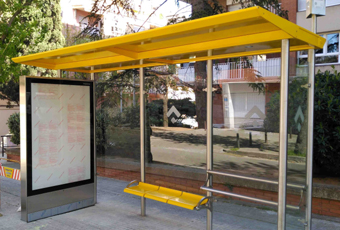 Nova marquesina instal·lada a la parada del carrer d'Anselm Clavé