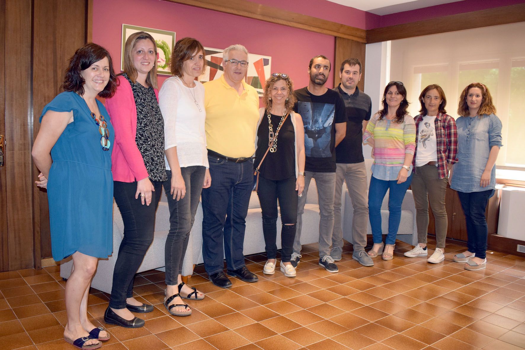 Foto de família de les persones presents a la reunió