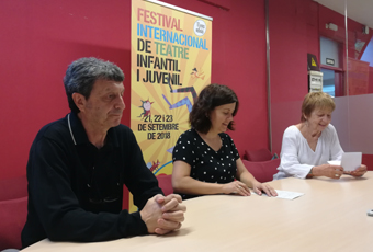 Ramon Sauló, Elvi Vila (regidora de Cultura) i Rosa Maria Soler durant al presentació