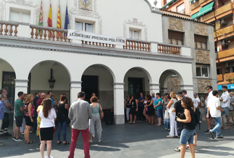 Concentració a la porta de l'Ajuntament