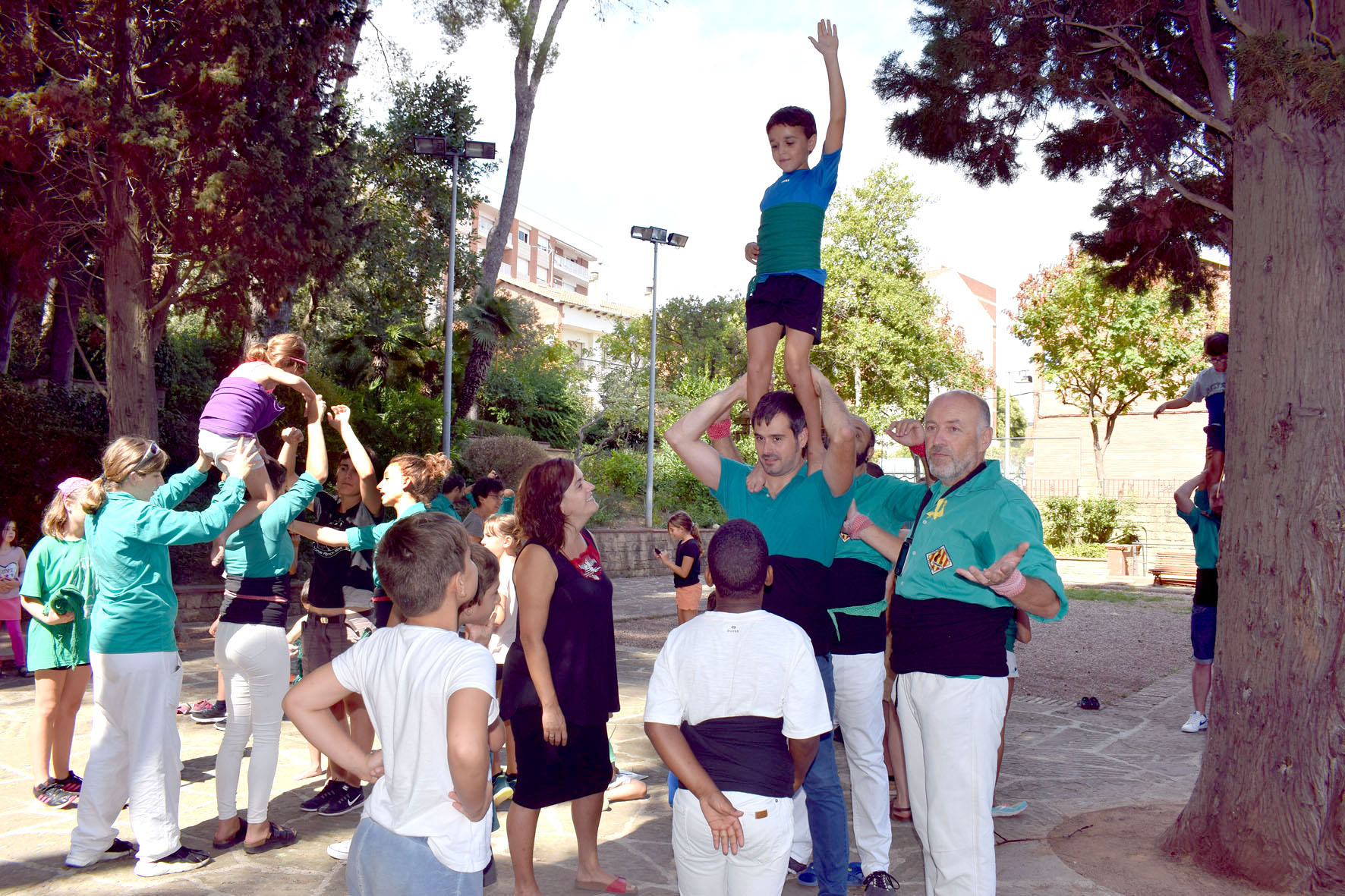 L'alcalde Carles Escolà fent de pilaner