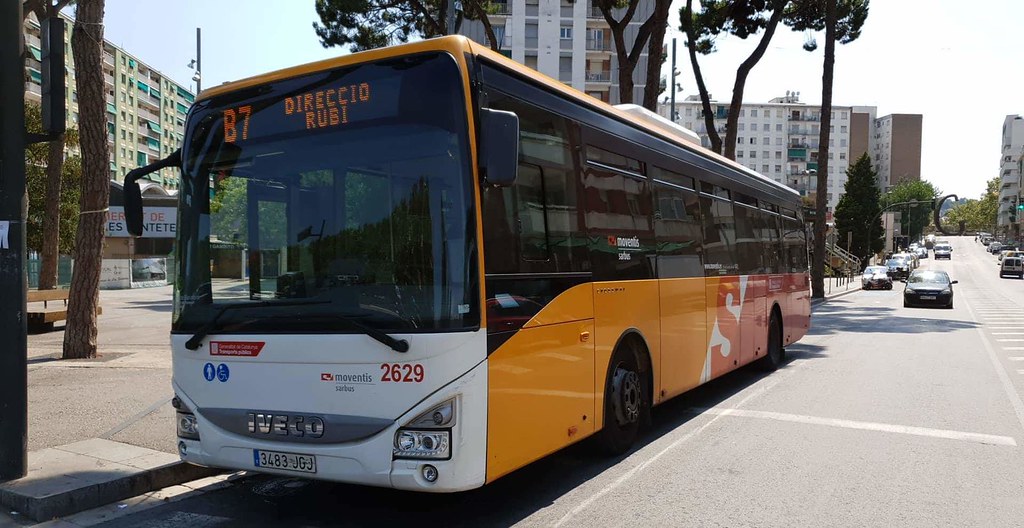 Bus B7 al seu pas per Les Fontetes