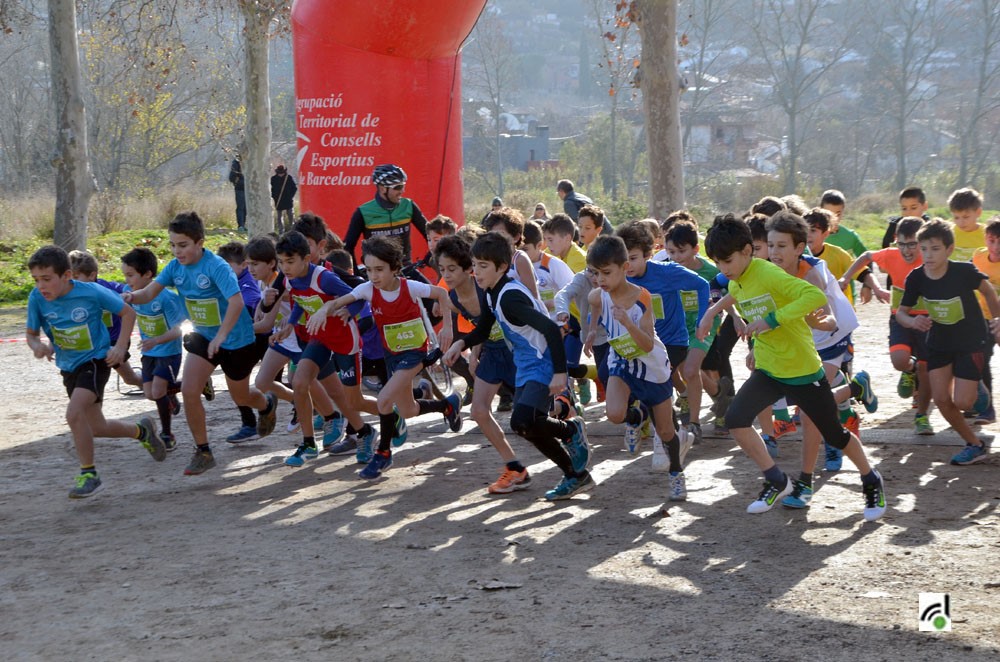 Foto d'arxiu. Activitat esportiva escolar.