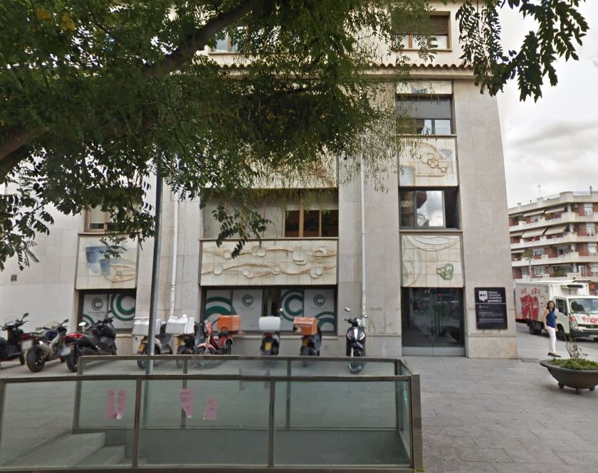 Façana de l'Oficina d'Atenció Ciutadana de Cerdanyola