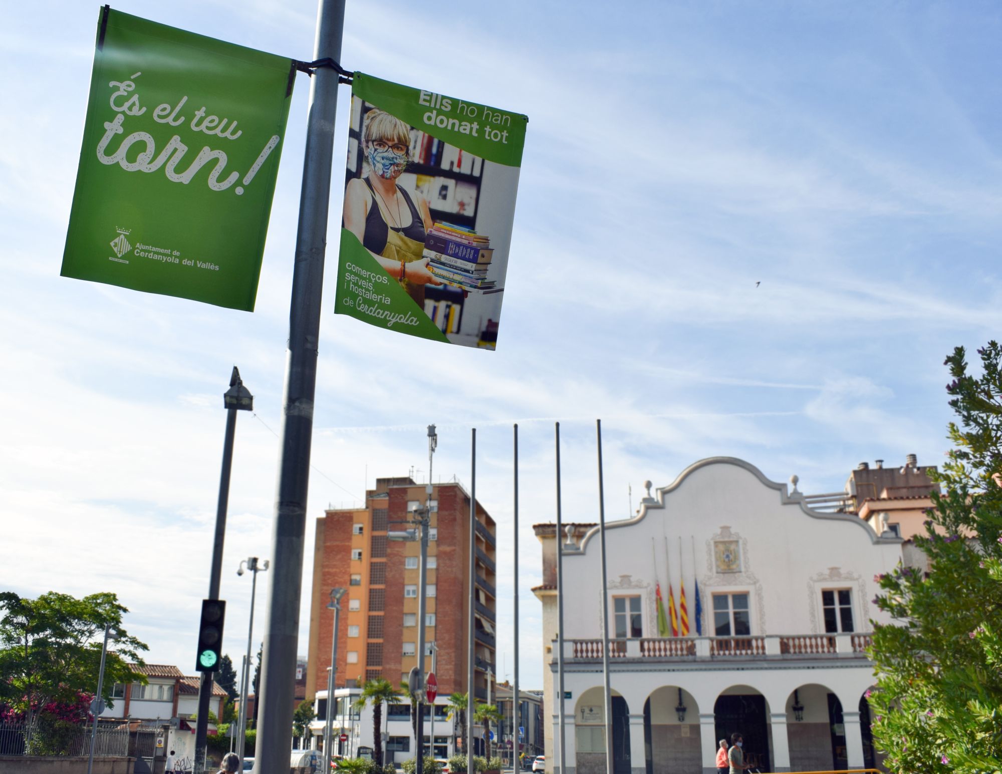 Les banderoles ja es poden veure al principals carrers de la ciutat