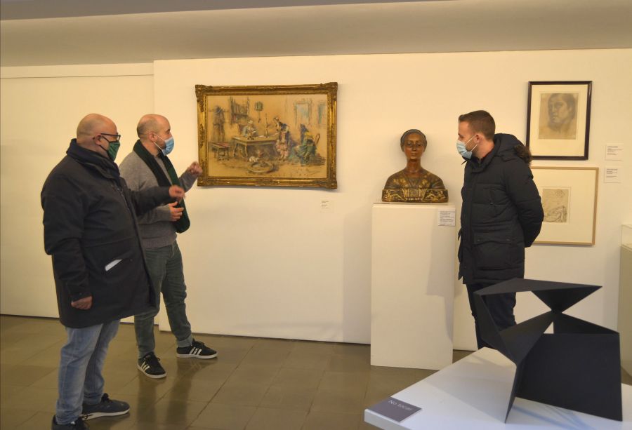 moment de la visita de l'alcalde i regidor de Cultura