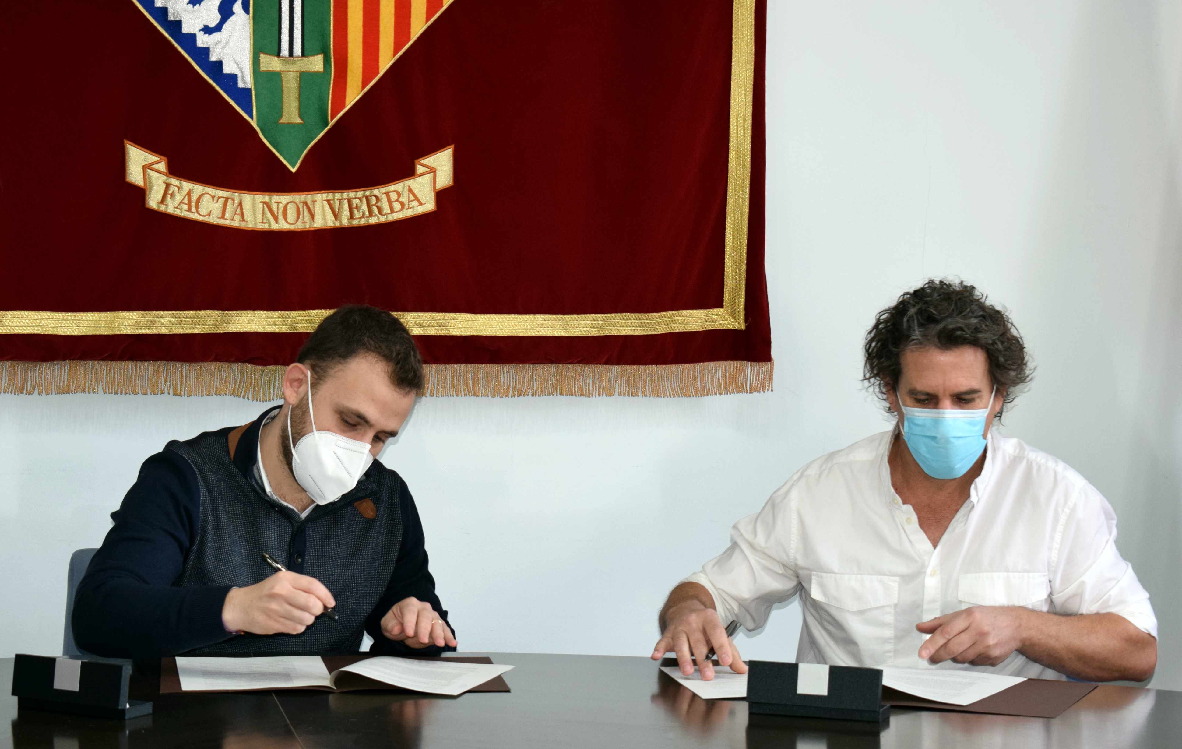 Carlos Cordón i Ramon Andreu firmant el conveni de col·laboració