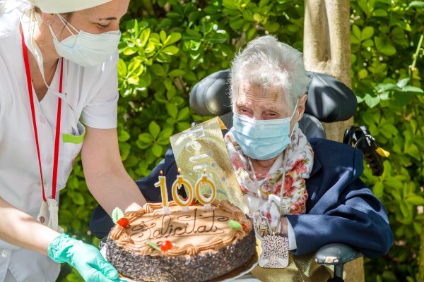 Carmen Vílchez celebrant els 100 anys