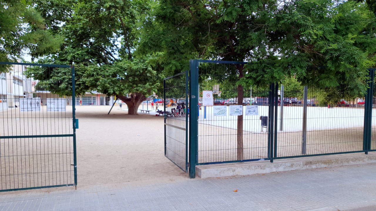 Un dels patis oberts és el de l'escola Saltells