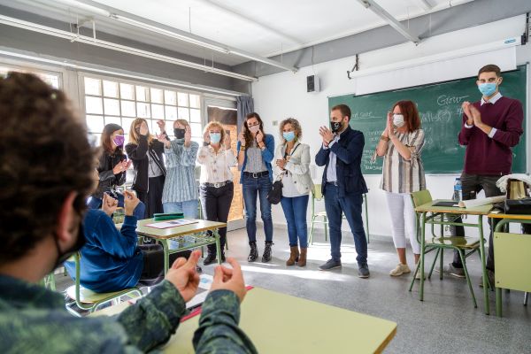 L'alcalde, el regidor d'Educació i la regidora de Cooperació han visitat aquest matí el taller