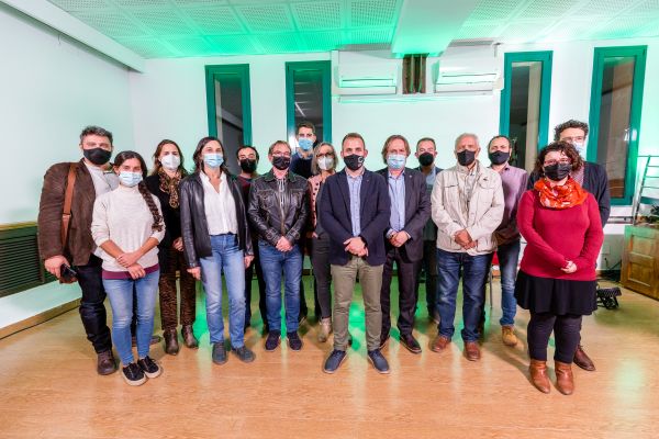 Foto de grup de les persones participants al Consell Plenari del Pla Estratègic de Ciutat