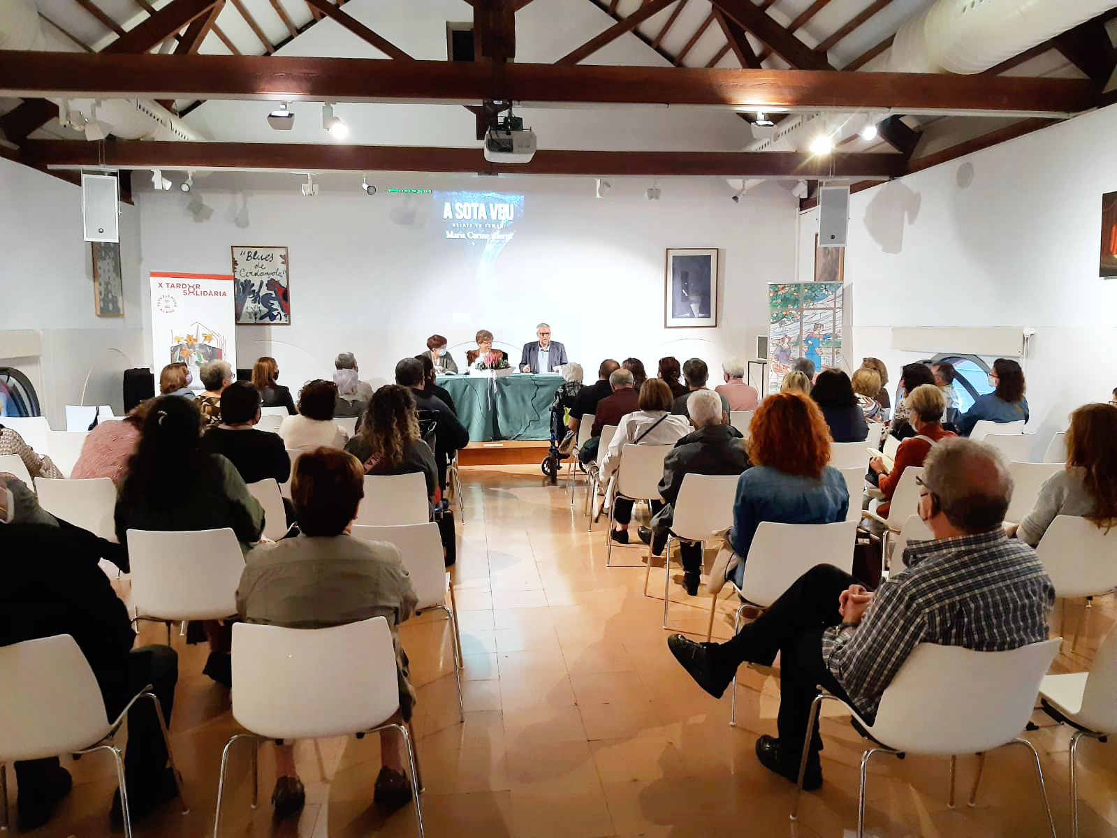 A la presentació del llibre van assistir una cinquantena de persones