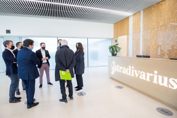 Un moment de la visita al centre de disseny Stradivarius