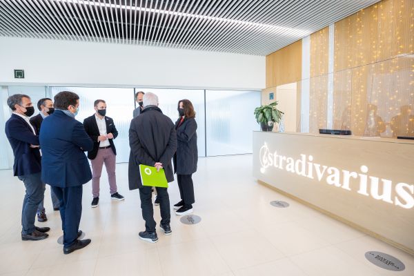Un moment de la visita al centre de disseny Stradivarius