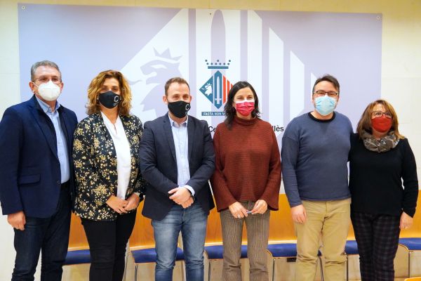 d'esquerra a dreta: Javier Sánchez, Pepi Rivera, Carlos Cordón, Cecilia Collado, Isaac Martínez i Pilar Adell