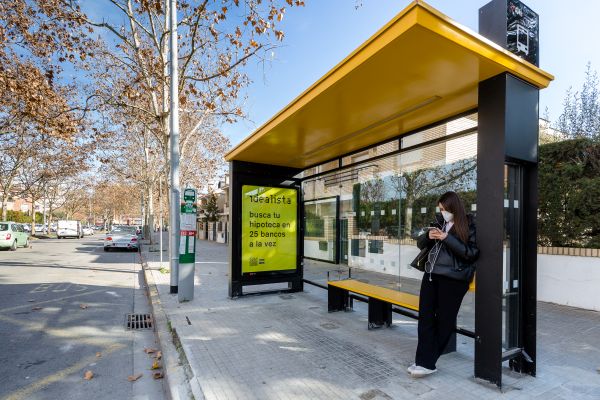 Nova marquesina instal·lada a l'avinguda de la Primavera a l'alçada de la plaça de Marconi