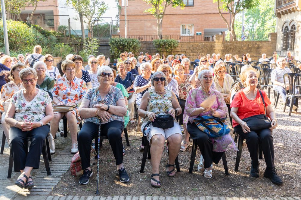 Persones assistents a la cloenda del programa Gent Gran Activa