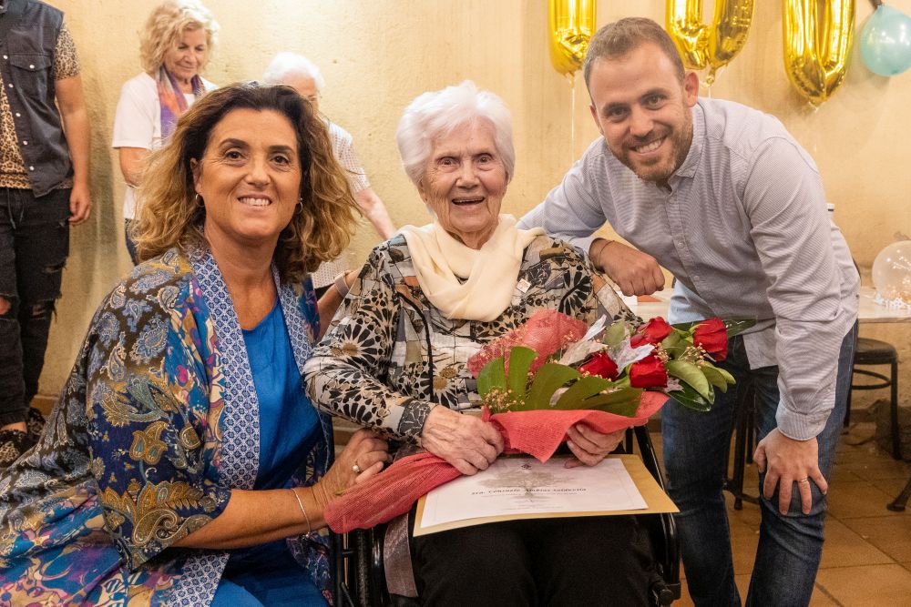 Pepi Rivera i Carlos Cordón amb Consol Amblas en el dia del seu centenari