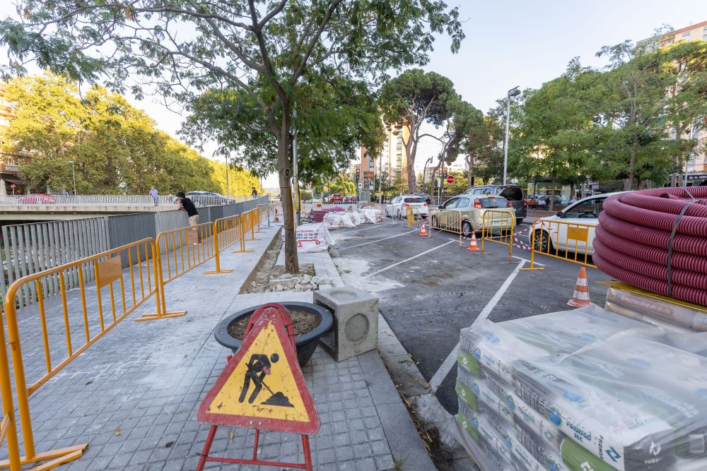 Les obres per a la instal·lació dels punts de recàrrega al passeig Acàcies estan en marxa