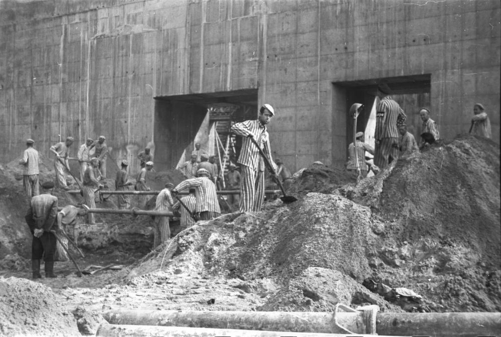 foto Construint mur atlàntic Bremen 1944. Base submarina Bundersarchiv
