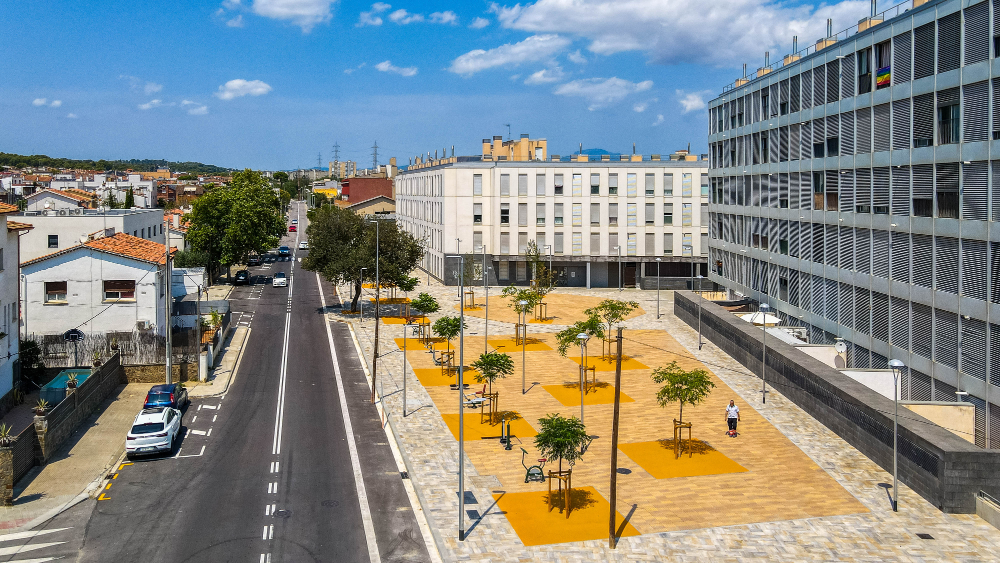 fotografia de la nova plaça del carrer La Clota 