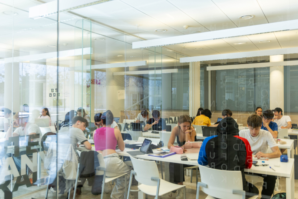 Fotografia d'arxiu de la sala d'estudi al 2025