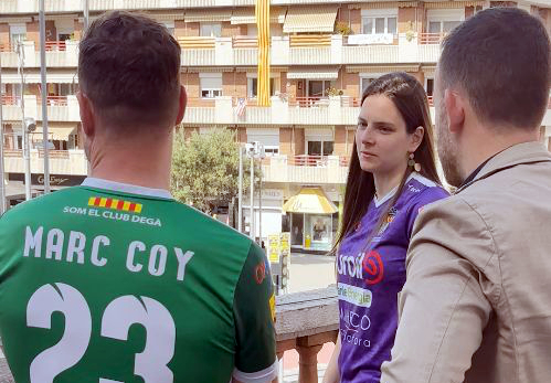 Marc Coy i Gemme Solé conversant amb l'alcalde uns dies abans del pregó