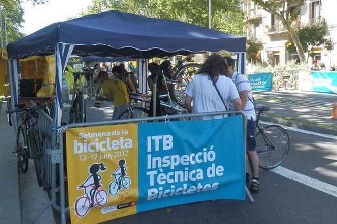 imatge arxiu Diba.cat Punt ITB exterior – Inspecció tècnica de bicicletes.