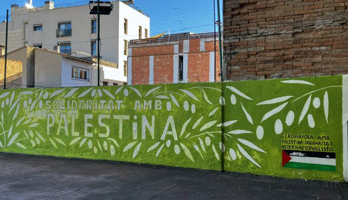 foto Mural Solidaritat amb Palestina (plaça Jaume Grau i Altayó)