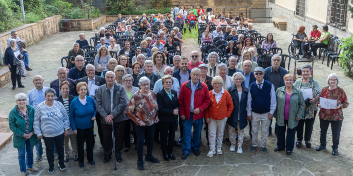foto de grup de les persones que fan 80 anys