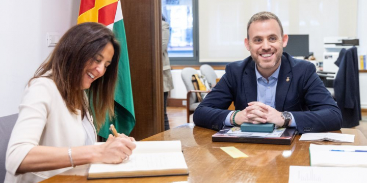 Esther Niubó i Carlos Cordón a l'Ajuntament
