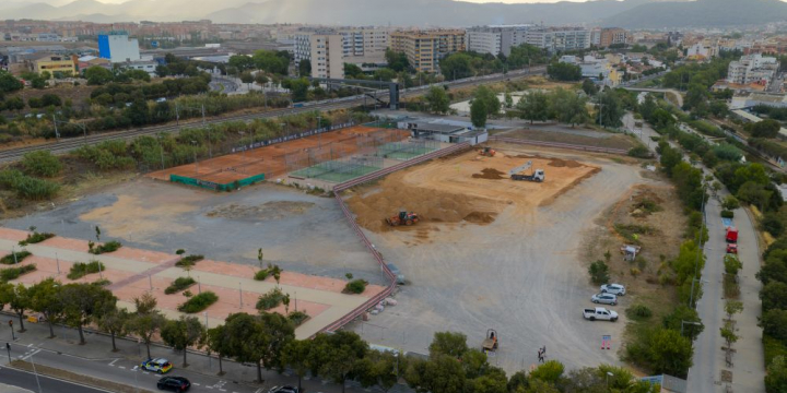 Vista de les obres del pavelló de la ZEM Riu Sec