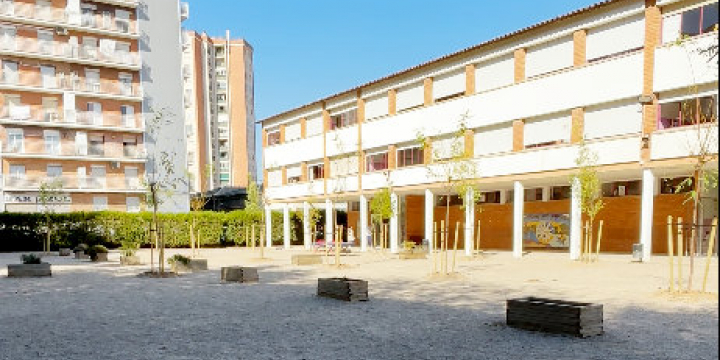 Façana de l'Escola Les Fontetes