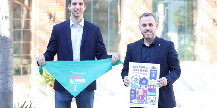 David González amb el mocador i Carlos Cordón amb el cartell de la Festa Major 2025