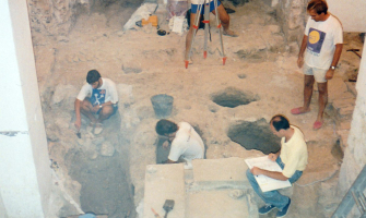 Fotografia de les excavacions de 1995 a l'església de Sant Iscle