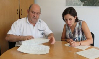 Jaume Grau i Laura Benseny signat el conveni de col·laboració