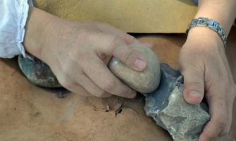 Tallant eines com es feia a la prehistòria