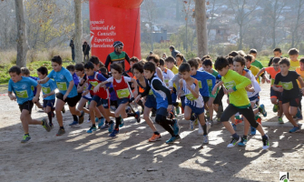 Foto d'arxiu. Activitat esportiva escolar.