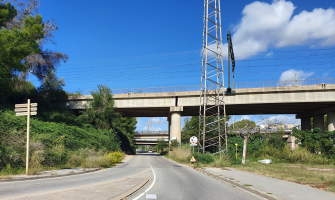 El camí per a vianants i bicicletes anirà paral·lel al vial que uneix Cerdanyola i Badia