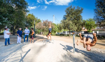 Un moment de l'obertura del parc de Cal·listènia