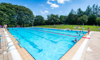 fotografia d'arxiu de la piscina del Turonet
