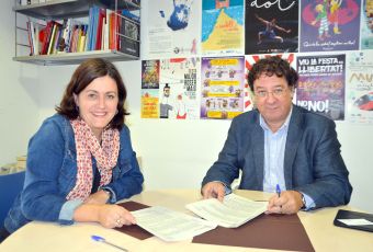 Elvi Vila i Francesc Xavier Ferré en el moment de firma el conveni