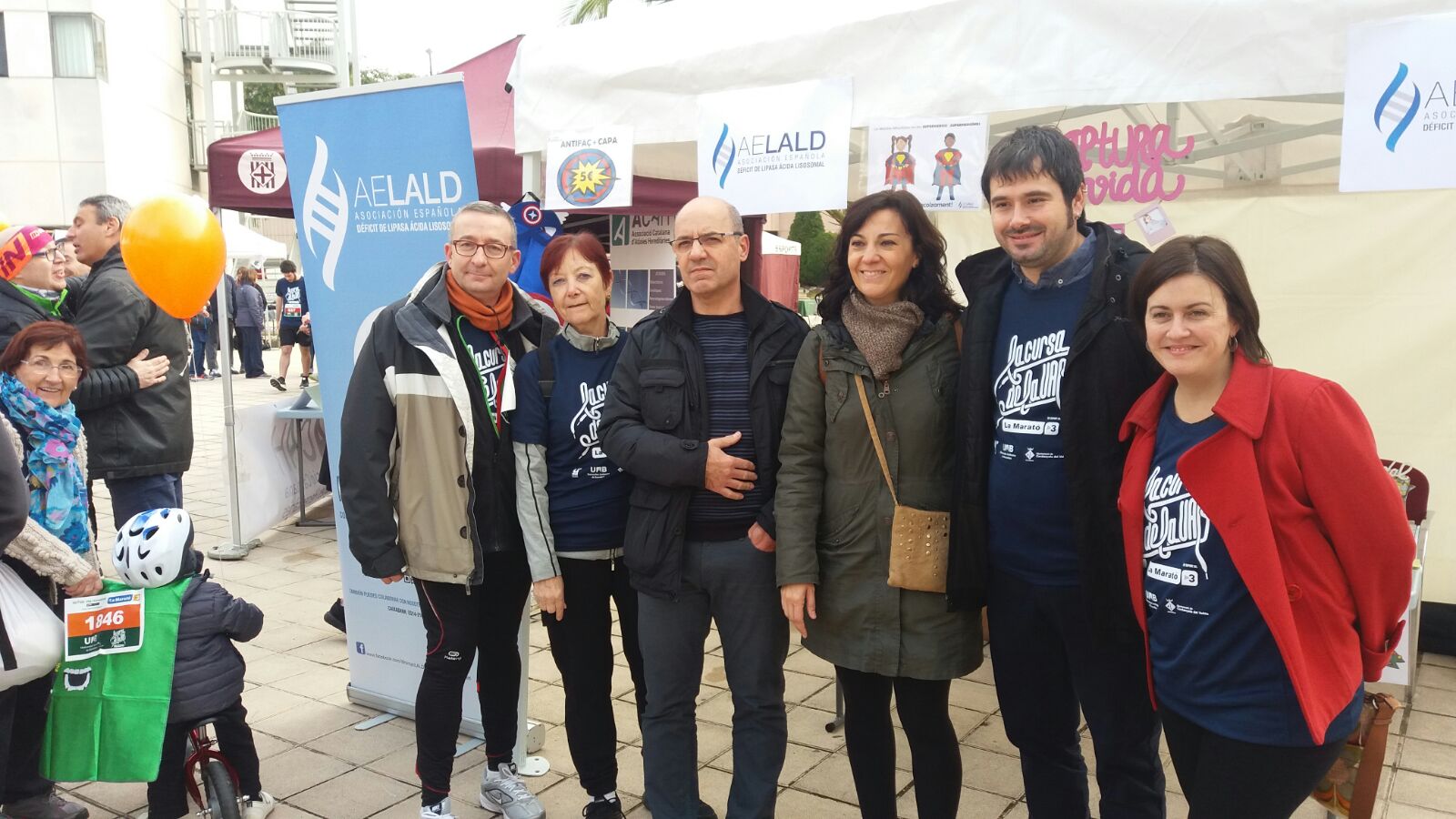 La rectora de la UAB, Margarita Arboix, i l'alcalde, Carles Escolà, durant la inauguració de la Fira d'entitats. Foto UAB