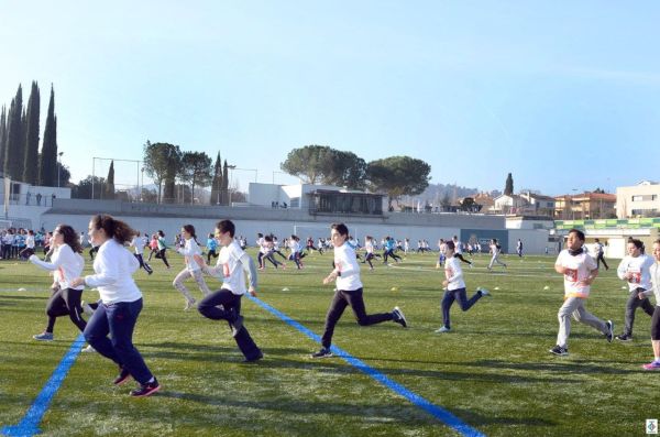 L'escola Carles Buïgas corre en solidaritat amb els infants que no tenen aigua potable