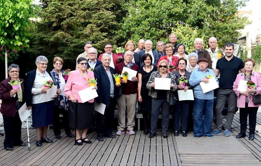 Foto de família de les persones participants a l'acte