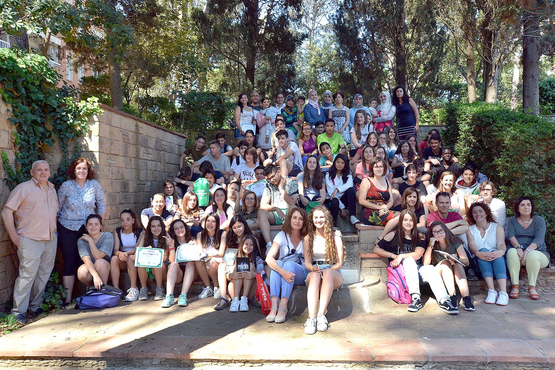 Foto de família de l'acte celebrat aquest matí a Ca n'Ortadó